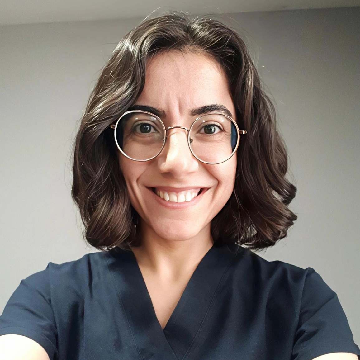 Physiotherapeutin Seher arbeitet erfolgreich in Bühl und wurde durch DIH ProPhysio in ihre Position vermittelt.