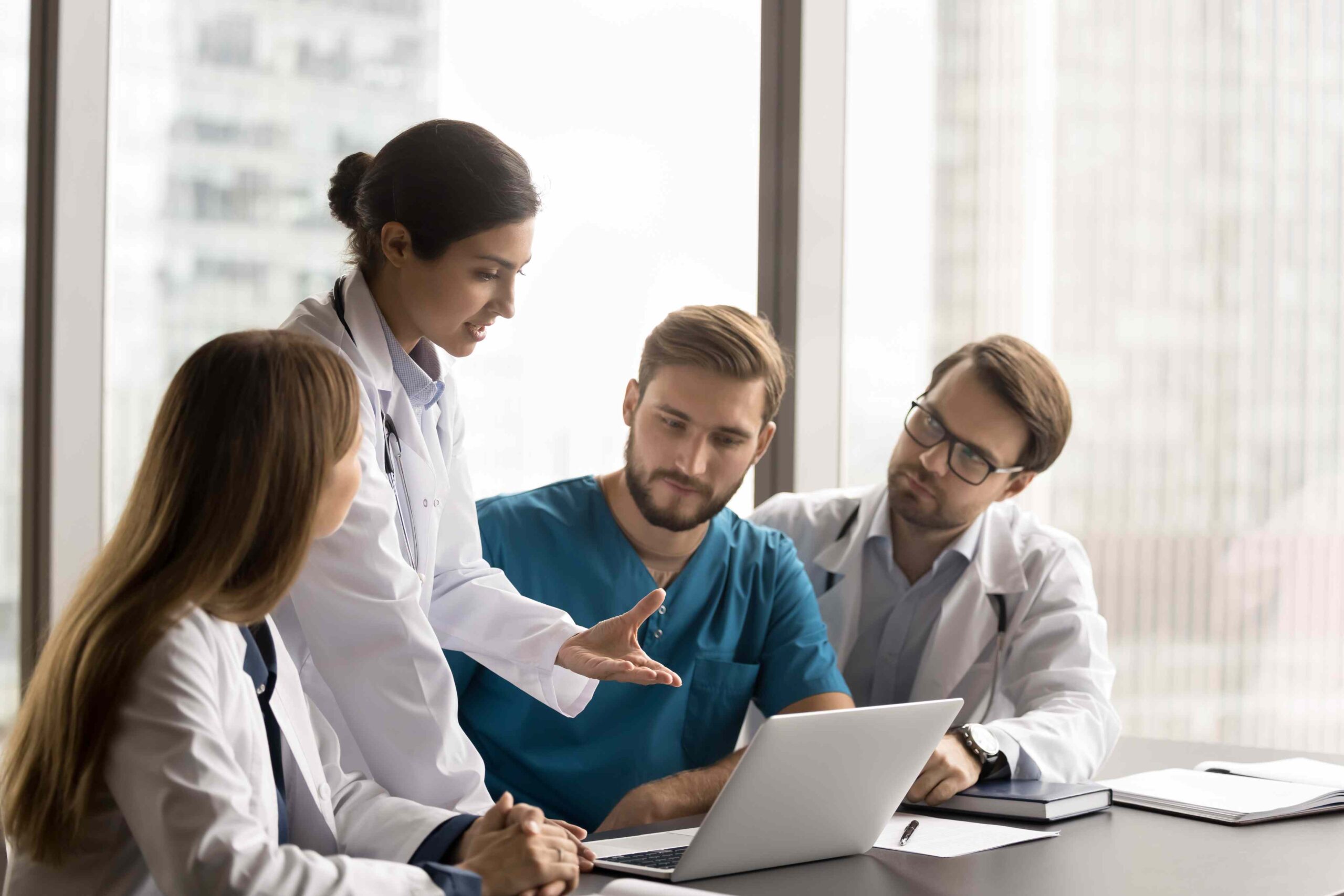 Übergabe in der Pflege: Team stimmt sich zur Versorgung ab