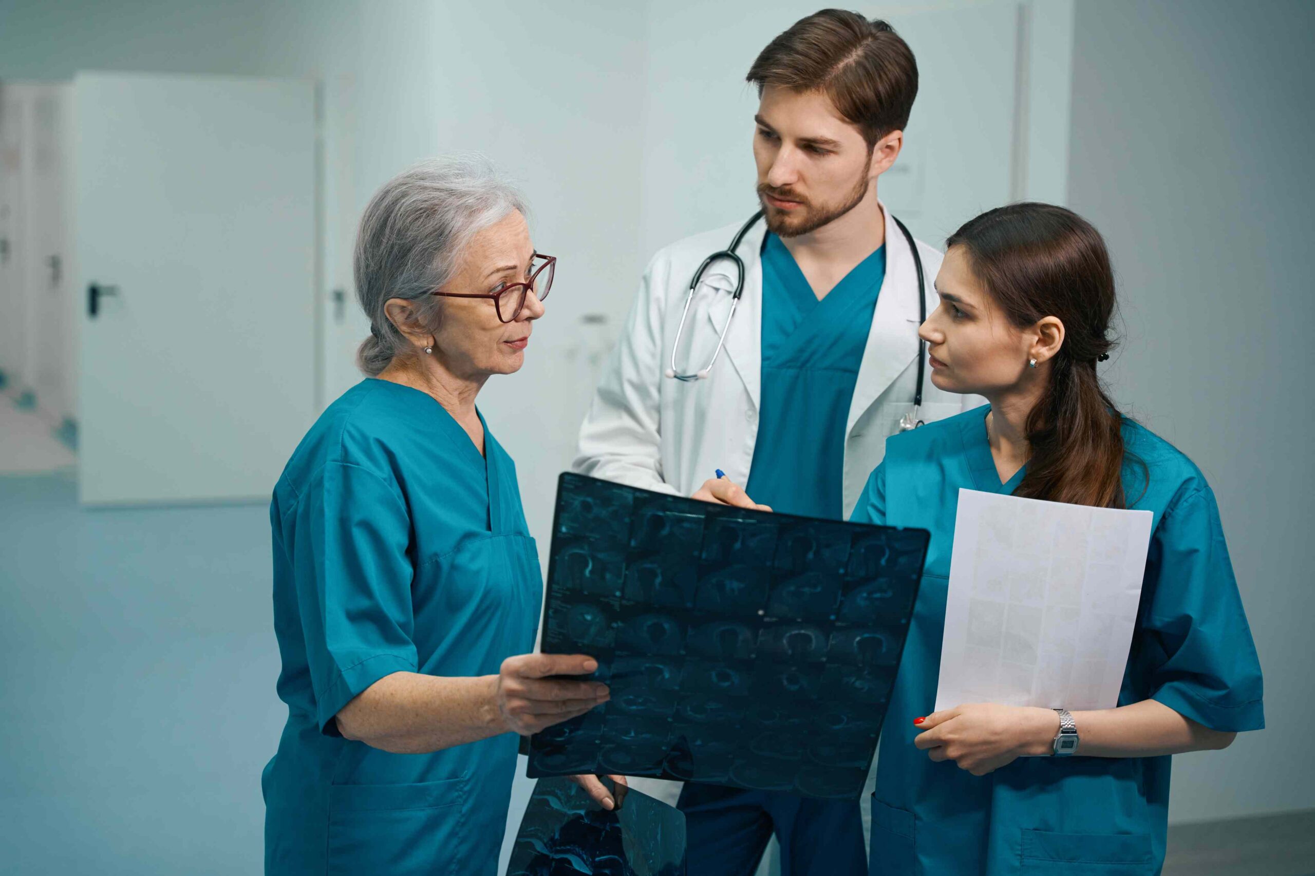 Pflege-Teammeeting: Abstimmung zu Dienstplan und Einarbeitung